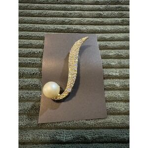 Tara Gold Tone Rhinestone Brooch Pin Faux Pearl Elegant Jewelry